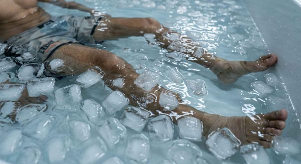 Lợi ích của liệu pháp tắm nước đá (Ice Bath) giúp giảm viêm sau buổi tập nặng