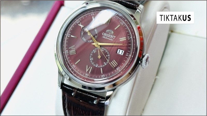 Đồng hồ nữ Orient Bambino với mặt kính cong vòm đặc trưng