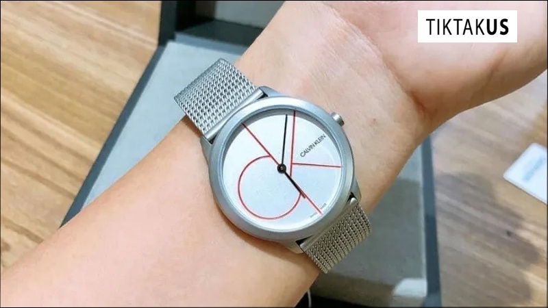 Đồng hồ nữ Calvin Klein Minimalist mặt mỏng phối cùng trang phục thanh lịch
