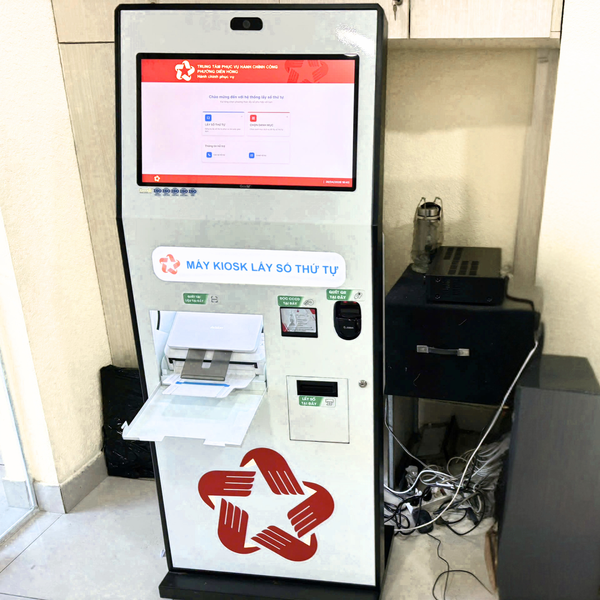 Kiosk dịch vụ công phục vụ chuyển đổi số tại phường Diên Hồng