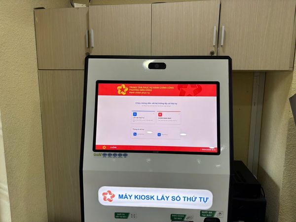 Kiosk dịch vụ công phục vụ chuyển đổi số tại phường Diên Hồng