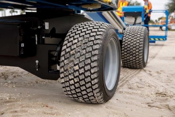 Khi nào nên thay lốp xe nâng người? Hướng dẫn quy trình thay lốp đúng kỹ thuật