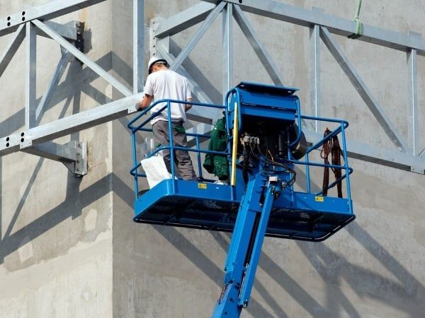 Nên mua hay thuê xe nâng người?