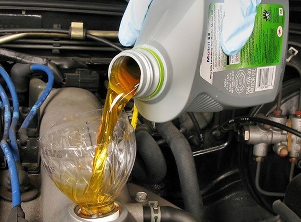 Cách thay dầu nhớt máy cho xe nâng người đúng quy trình, đúng kỹ thuật