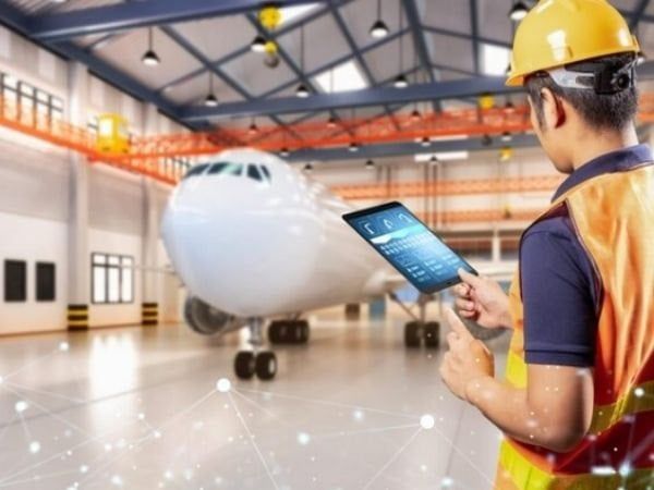 Lý do các sân bay cần xe nâng người