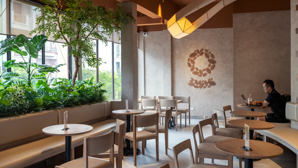 khong gian ben trong The Coffee House Nguyen Thai Binh Quan 1