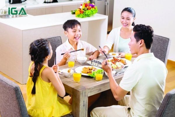 Kích thước bàn ăn phù hợp với số lượng thành viên
