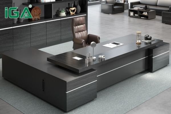 Bàn làm việc của giám đốc