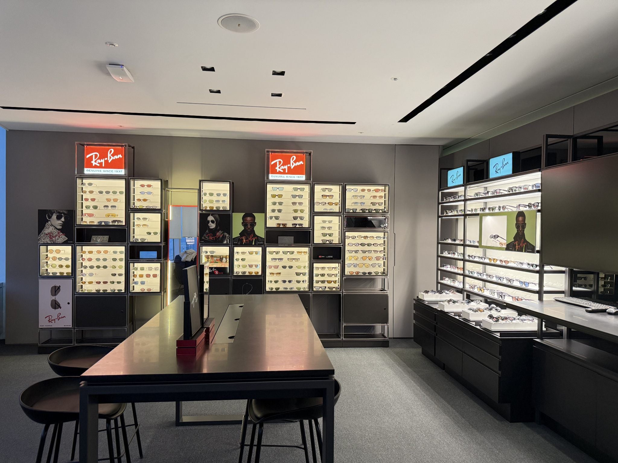 Mắt Kính Shady dự Sự Kiện Ra Mắt BST XUÂN HÈ 2026 Của Tập Đoàn EssilorLuxottica Tại Hàn Quốc