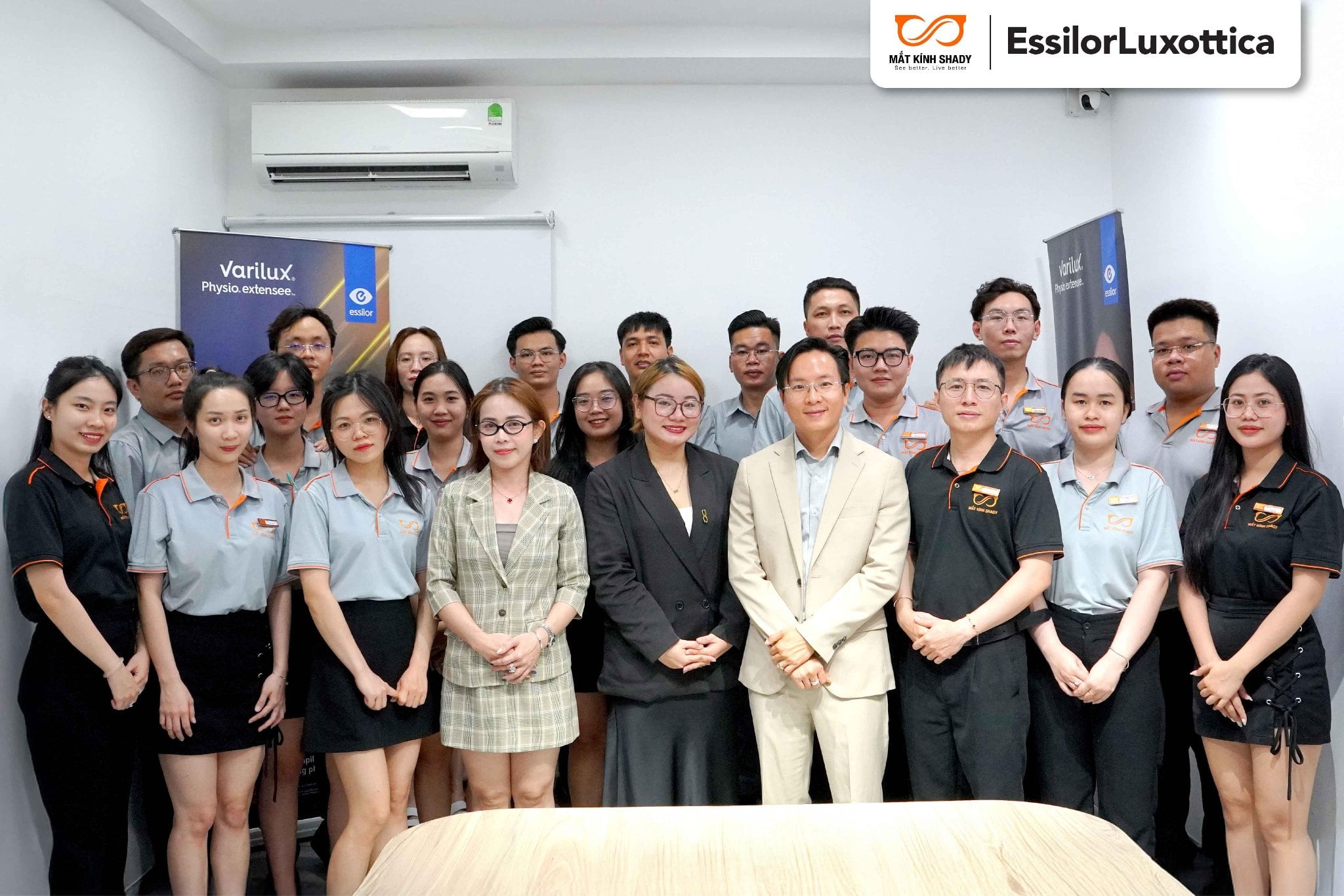Shady Tổ Chức Training Nội Bộ Đa Tròng Varilux Physio Extensee Cùng Đại Diện EssilorLuxottica