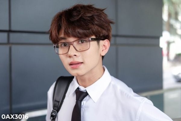 mắt kính cho mặt tròn nam
