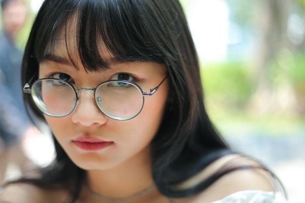 mắt kính cận đẹp cho nữ mặt tròn
