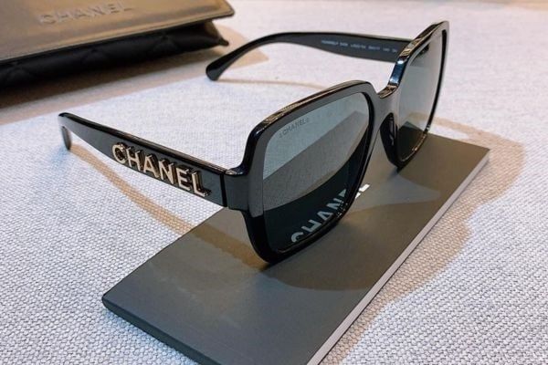 mắt kính chanel
