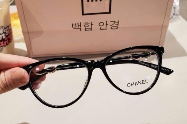 mắt kính chanel