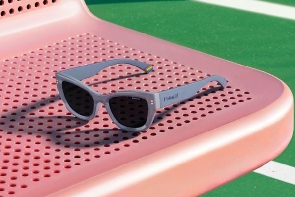 mắt kính polaroid