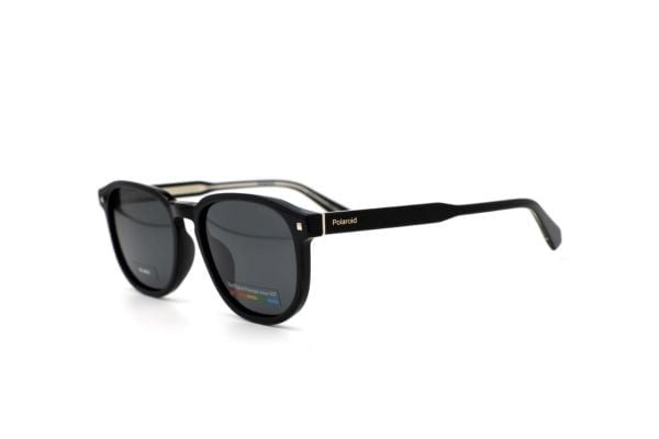 mắt kính polaroid