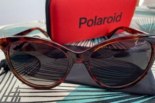 mắt kính polaroid