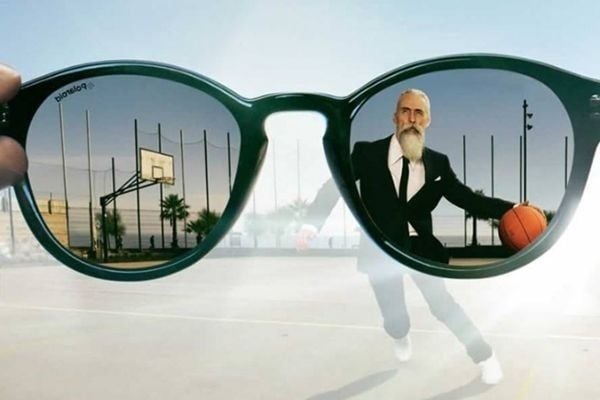 mắt kính polaroid