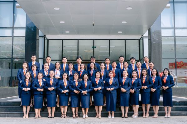 Đồng Phục Vest Doanh Nghiệp Merriman: Giải Pháp Nâng Tầm Thương Hiệu