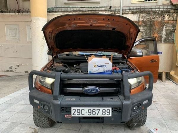 Giá bình ắc quy xe Ford Ranger