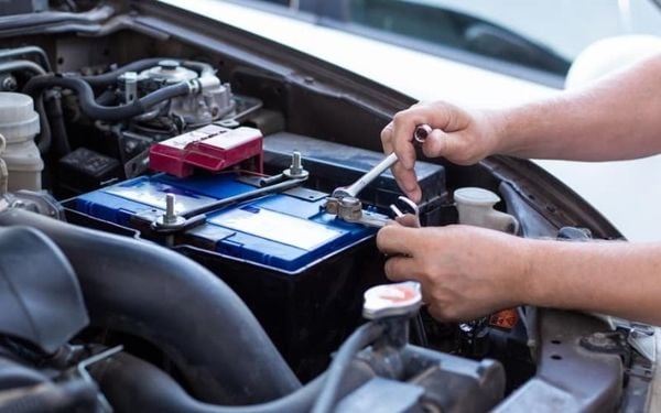 5 lý do bạn nên phục hồi bình ắc quy nước thay vì mua mới