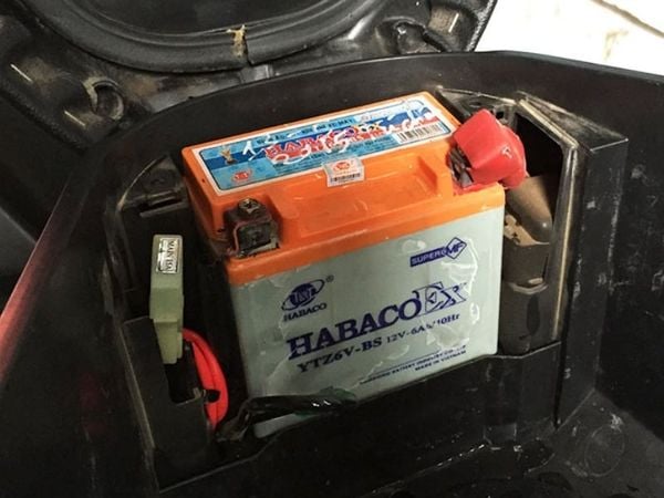 Sạc bình xe máy bao nhiêu vôn là đủ?