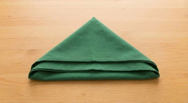 gấp khăn ăn hình cây thông