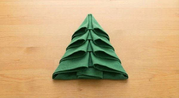 gấp khăn ăn hình cây thông