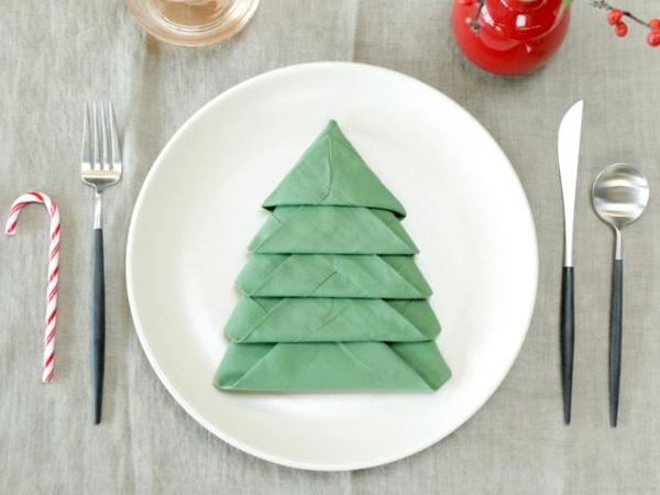 gấp khăn ăn hình cây thông