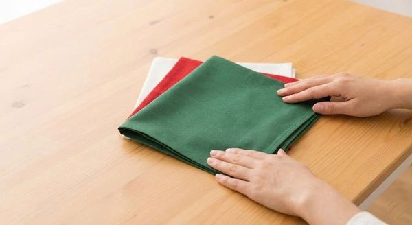 gấp khăn ăn hình cây thông