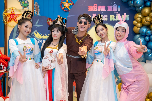 Chú Cuội, chị Hằng, Thỏ Ngọc và nhóm múa