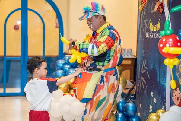 Chú hề tạo hình bong bóng