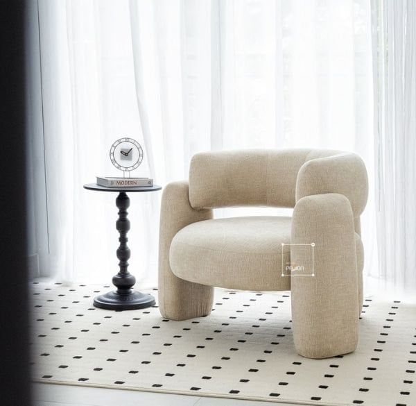 Cách bố trí ghế armchair khi có thú cưng trong nhà