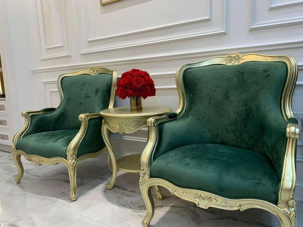 Bộ sofa chân quỳ chạm hoa văn tinh xảo