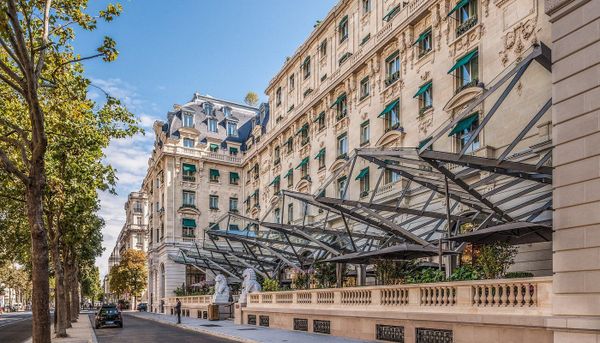Khách sạn The Peninsula Paris
