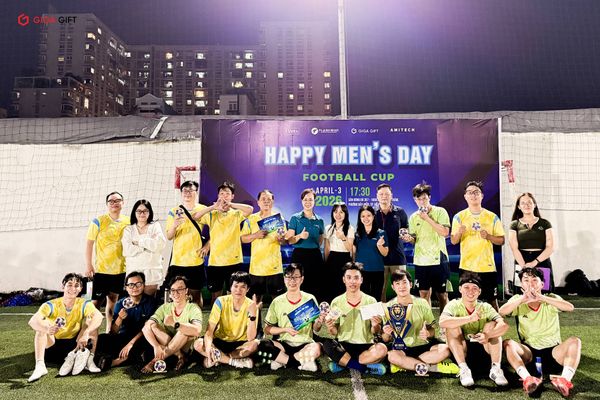 Ảnh chụp lưu niệm tại Football Cup diễn ra tại đầu cầu TP. Hồ Chí Minh.
