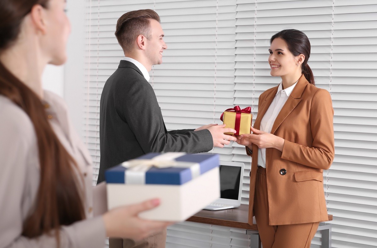 Phải hiểu người mệnh Thủy trước khi chọn quà tặng để tránh hiềm khích