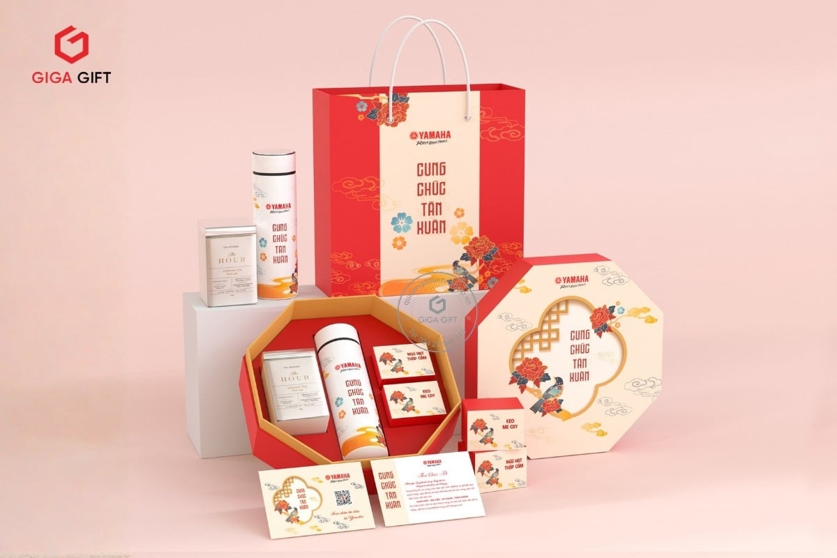 Set quà Tết được thiết kế theo màu sắc thương hiệu đầy ấn tượng