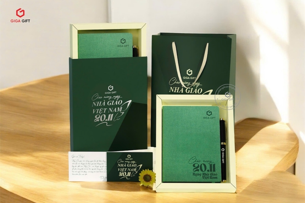 Thêm hộp đựng và in logo đồng bộ giúp tăng giá trị món quà trong mắt thầy cô