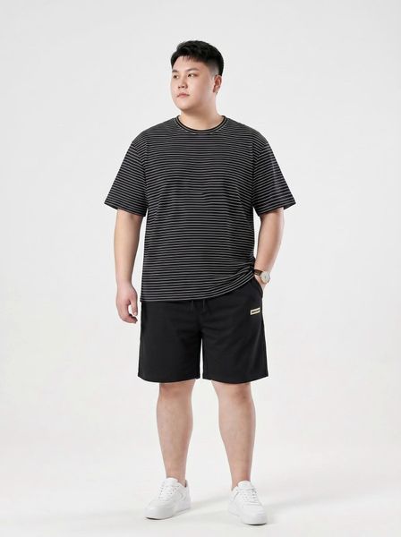Outfit 1: Áo thun + quần short