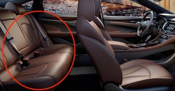 Ghế giữa hàng sau là vị trí lắp đặt ghế ngồi lí tưởng nhất