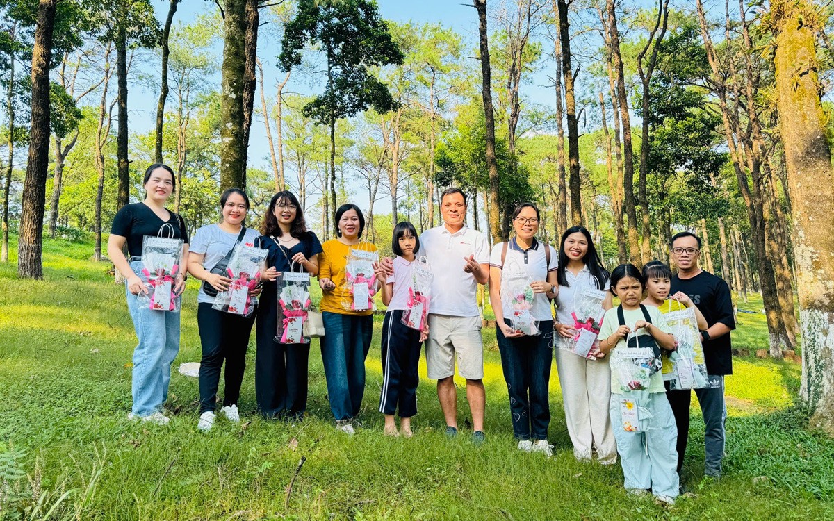 Unicom JSC chúc mừng chị em ngày 20/10/2025