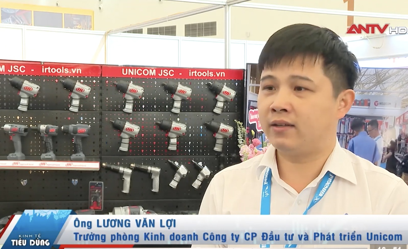 phỏng vấn báo chí về gian hàng Unicom tại triển lãm vietnamexpo