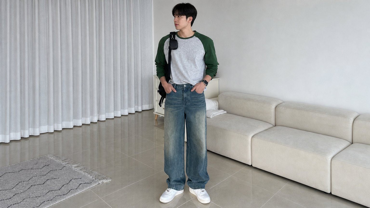 Chọn sneakers dáng gọn với quần jeans ống rộng nam khi muốn an toàn và dễ mặc