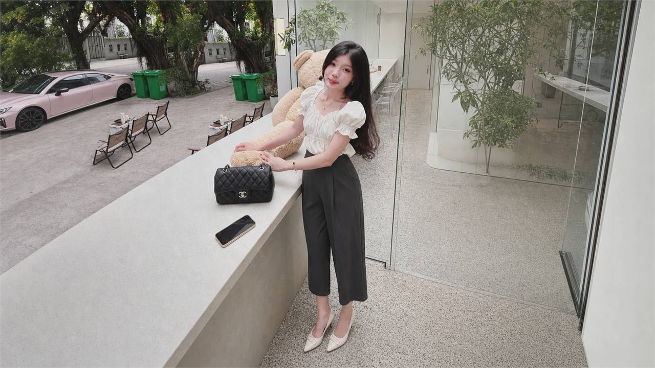 Phối áo tay phồng với quần culottes cho ngày thoải mái mà vẫn chỉn chu