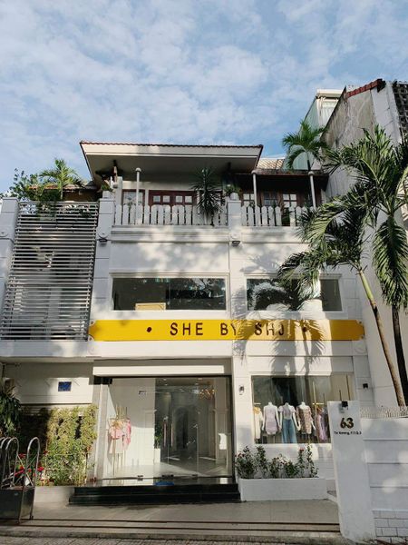 Các shop quần áo nữ đẹp ở TPHCM - She by Shj