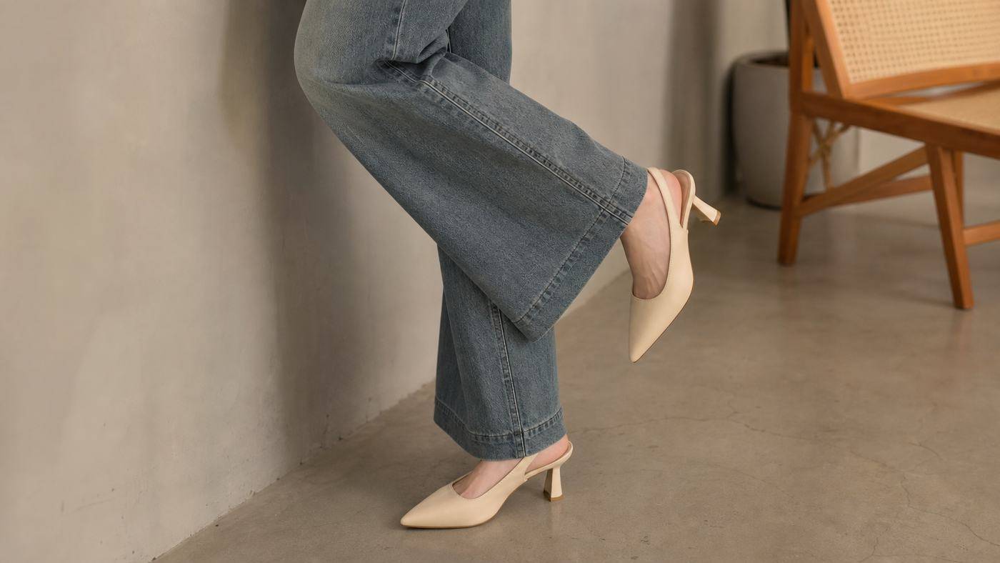 Slingback khác pumps bít gót ở phần gót hở nên nhìn nhẹ hơn