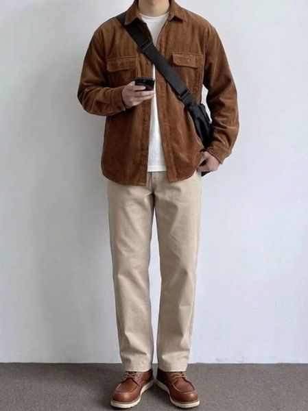 Set overshirt phối áo thun và quần chinos