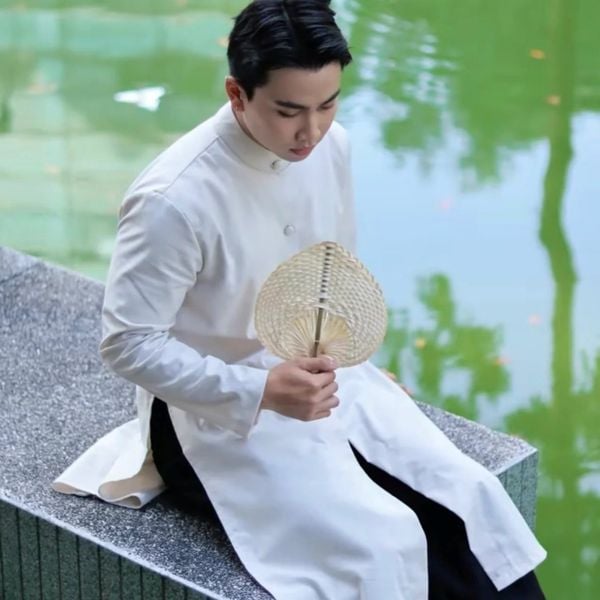 Áo dài nam cách tân phối quần âu