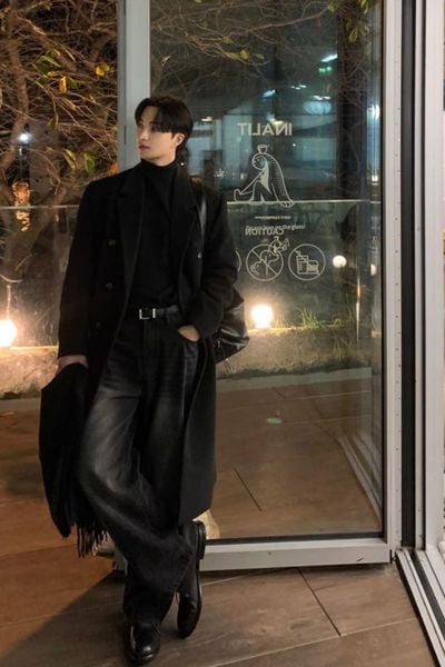 Set monochrome all-black